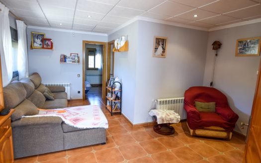 Country house with electricity and water (282)