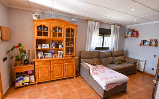 Country house with electricity and water (282)