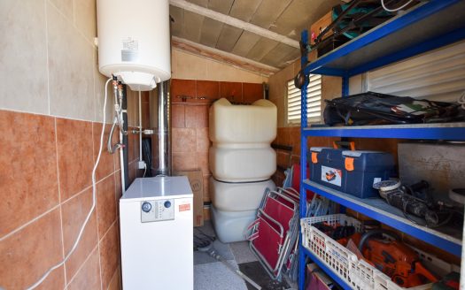 Country house with electricity and water (282)