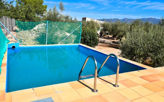 Country house with electricity and water (282)