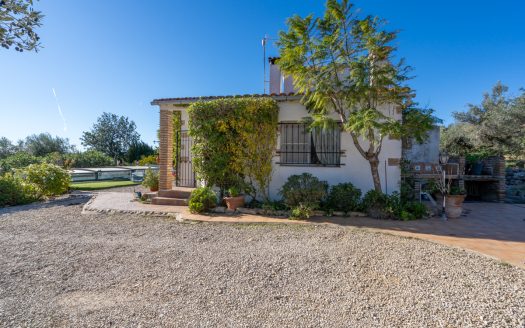 A villa and country house for sale in Campredó (301)