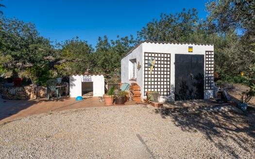 A villa and country house for sale in Campredó (301)