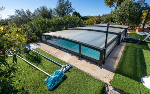 A villa and country house for sale in Campredó (301)
