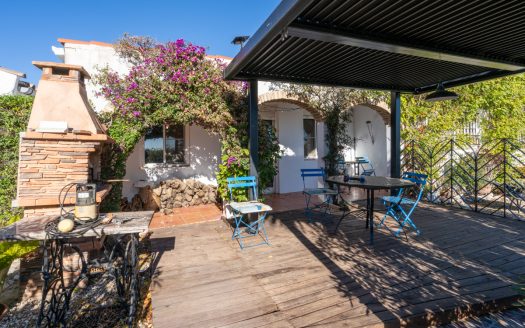 A villa and country house for sale in Campredó (301)