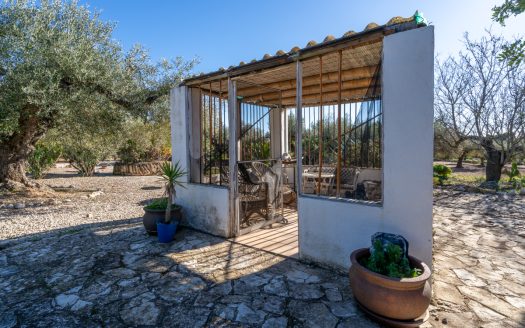 A villa and country house for sale in Campredó (301)