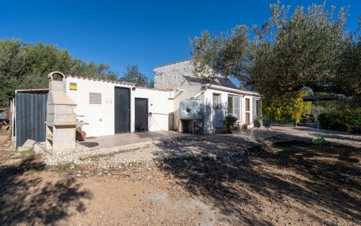 A villa and country house for sale in Campredó (301)