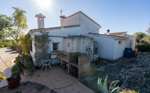 A villa and country house for sale in Campredó (301)
