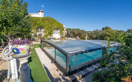 A villa and country house for sale in Campredó (301)