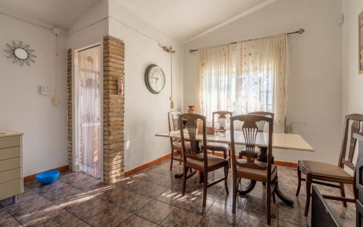 A villa and country house for sale in Campredó (301)