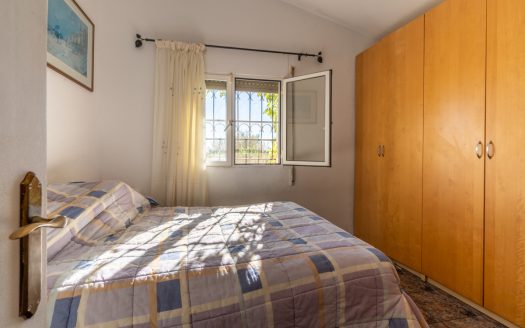 A villa and country house for sale in Campredó (301)