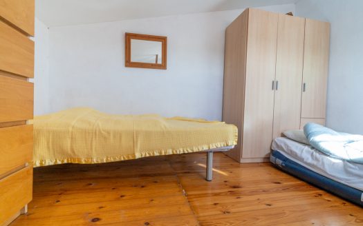 A villa and country house for sale in Campredó (301)