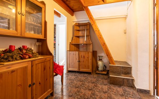 A villa and country house for sale in Campredó (301)
