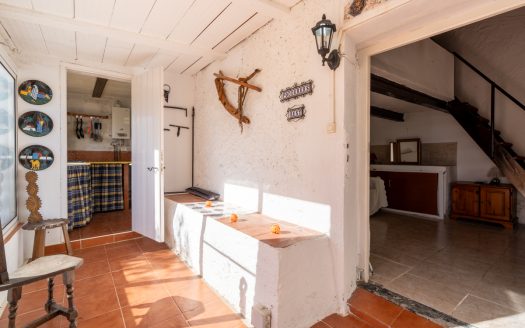 A villa and country house for sale in Campredó (301)