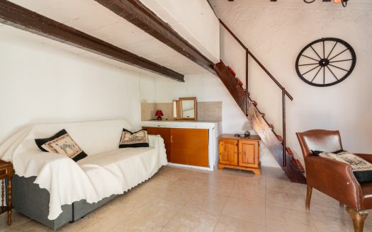 A villa and country house for sale in Campredó (301)