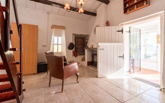 A villa and country house for sale in Campredó (301)