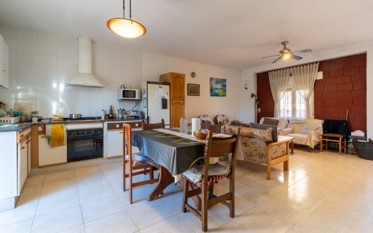 Spacious olive estate with two large homes (302)