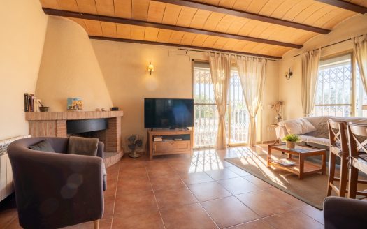 Spacious olive estate with two large homes (302)
