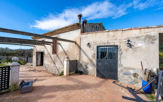 Farmhouse near the Ebro River (318)