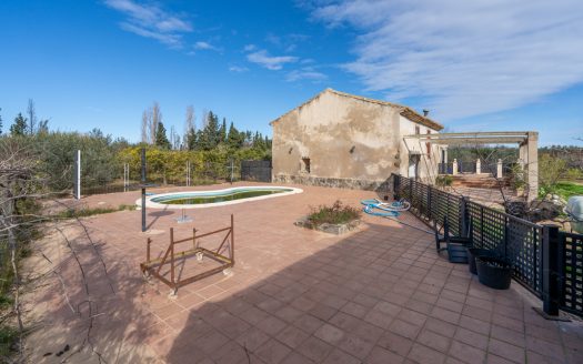 Farmhouse near the Ebro River (318)