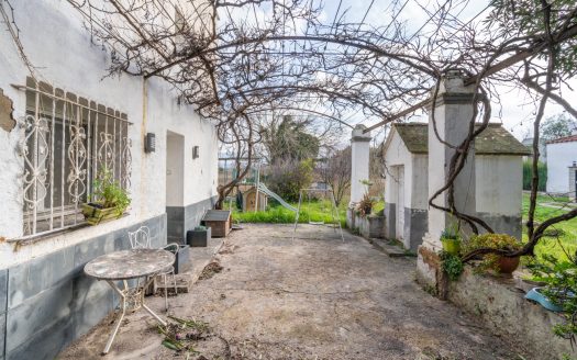 For those who want to be close to the river (321)