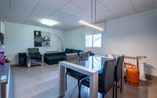 For those who want to be close to the river (321)