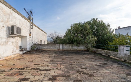 For those who want to be close to the river (321)
