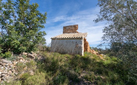 Secluded plot surrounded by nature (344)