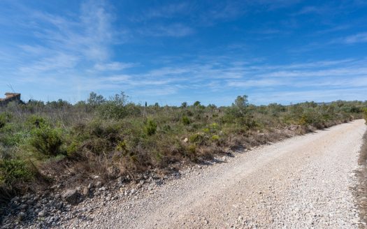 Secluded plot surrounded by nature (344)