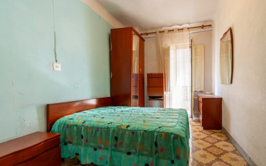 House for renovation with great potential (350)