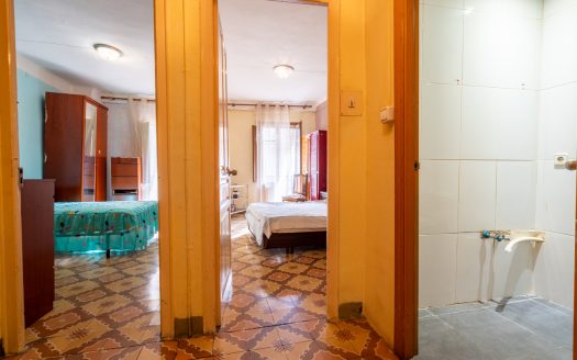 House for renovation with great potential (350)
