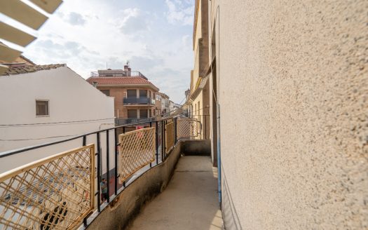 House for renovation with great potential (350)