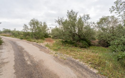 Petita finca sense edificació i bon accés (352)