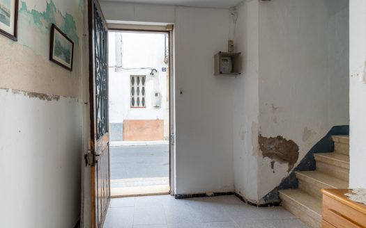 Casa de poble per a reformar a La Senia (354)