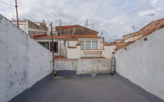 Casa de poble per a reformar a La Senia (354)