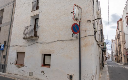 Casa de poble per a reformar a La Senia (354)
