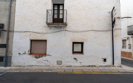 Casa de poble per a reformar a La Senia (354)