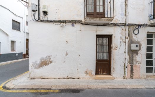Casa de poble per a reformar a La Senia (354)