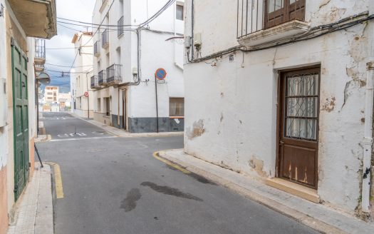 Casa de poble per a reformar a La Senia (354)