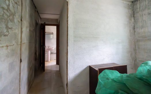 Property on top of a hill (353)
