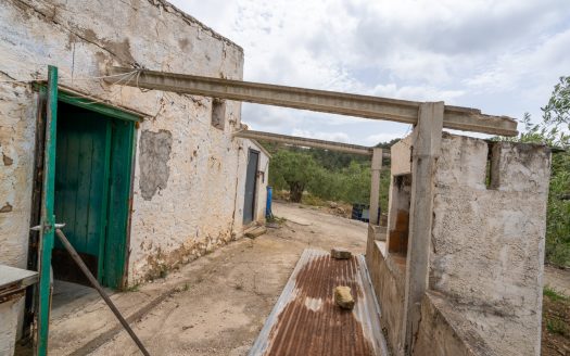 Property on top of a hill (353)