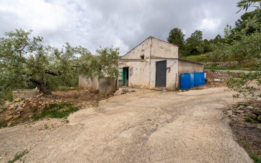 Property on top of a hill (353)
