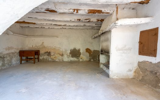 Property with a two-storey farmhouse to renovate (369)