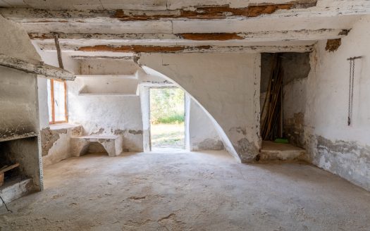 Property with a two-storey farmhouse to renovate (369)