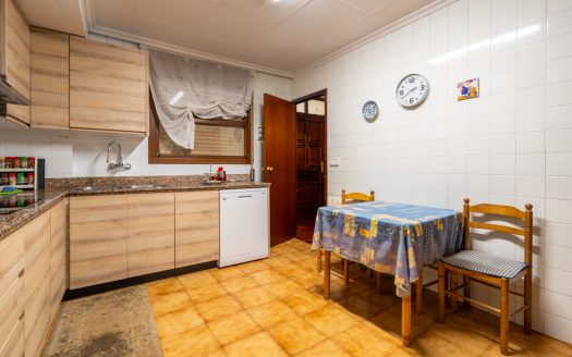 Your home with a garden in the heart of Amposta (374)