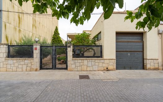 Your home with a garden in the heart of Amposta (374)