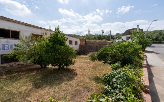 Prime location offering endless potential (376)