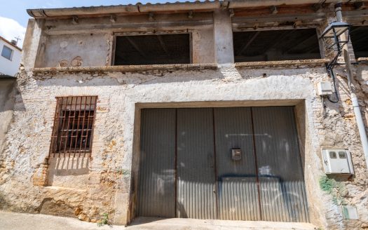 Large warehouse for sale (375)