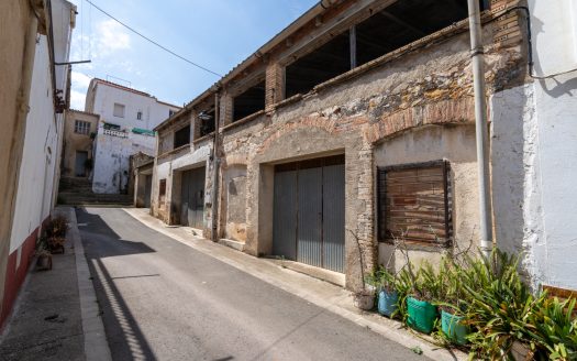Large warehouse for sale (375)