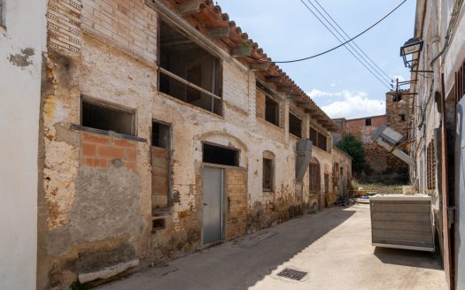 Large warehouse for sale (375)
