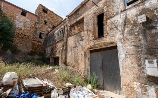 Prime location offering endless potential (376)